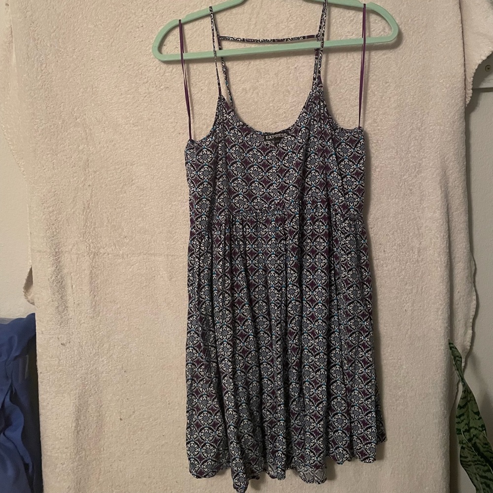 Super cute floral print Express dress